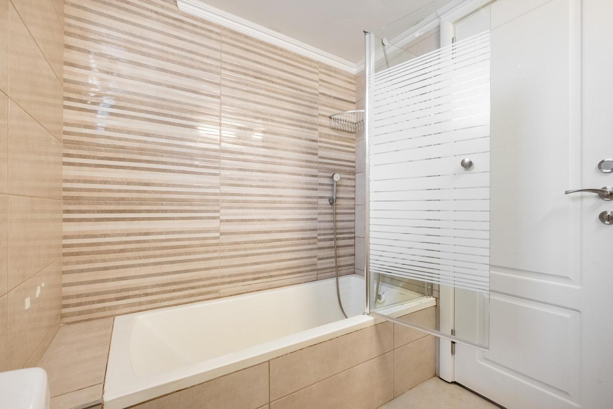 Apartment Spaciousapt-topview-freeparking-perfectforfamilies