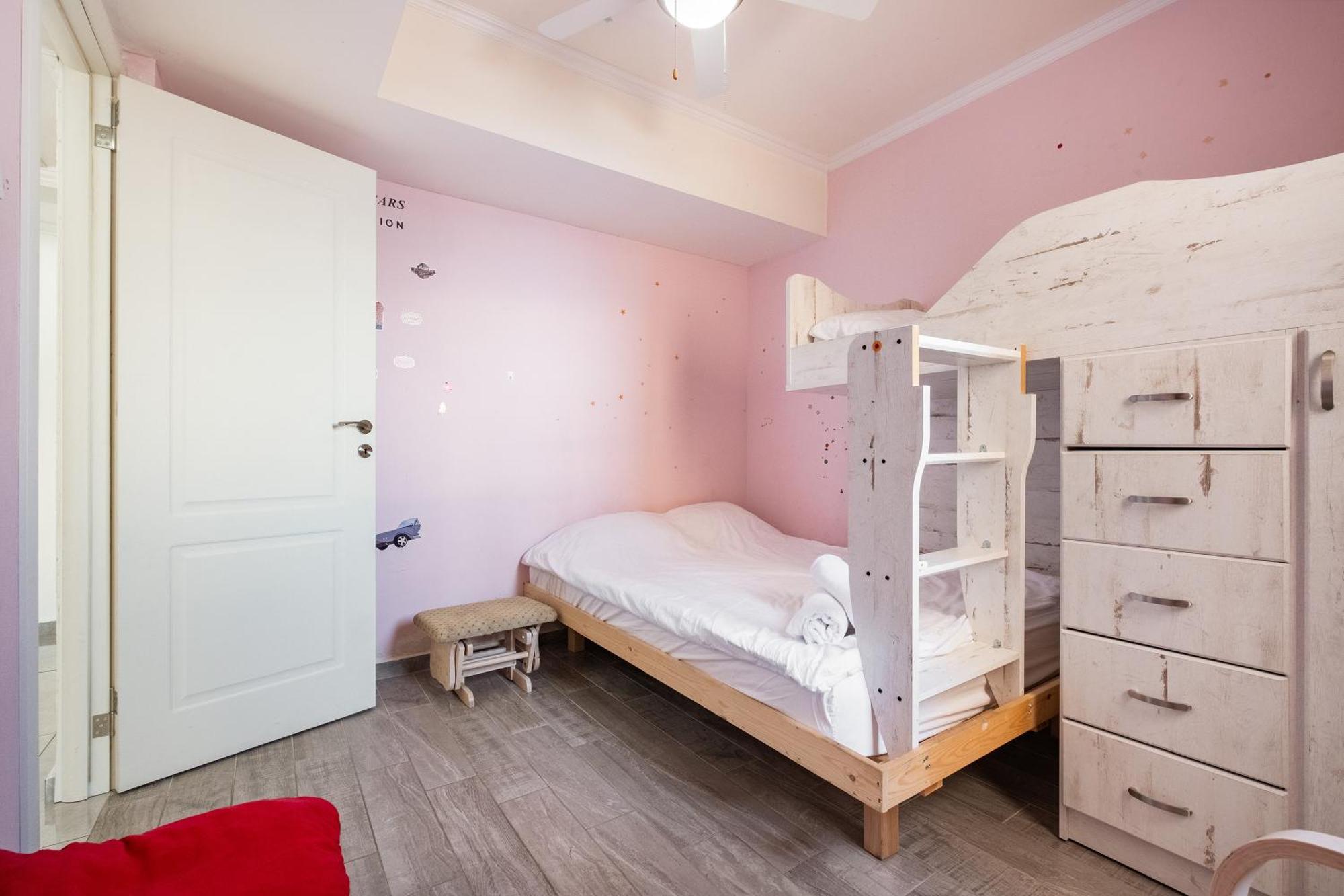 Apartment Spaciousapt-topview-freeparking-perfectforfamilies *